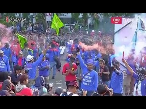 Massa Buruh Tutup Aksi Unjuk Rasa dengan Kembang Api - iNews Sore 01/05