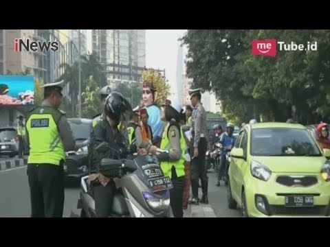 Wow! Tertib Berlalu Lintas, Polisi Hadiahi Pengendara Boneka Ondel-ondel - Special Report 03/05
