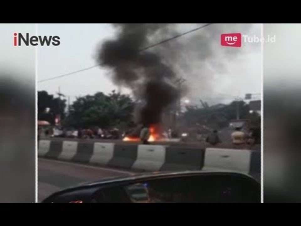 Tolak Pengosongan Rumah Dinas TNI AD, Warga Blokade Jalan dan Bakar Ban - Breaking News 09/05