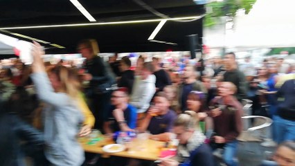 Le but vu depuis un bar à Pont-à-Mousson