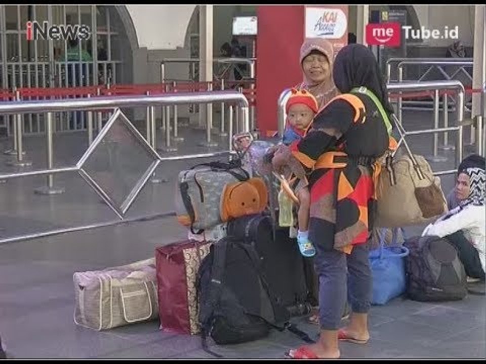 Pemudik yang Memilih Mudik Lebih Awal Mulai Terlihat di Stasiun Pasar Senen - iNews Sore 29/05