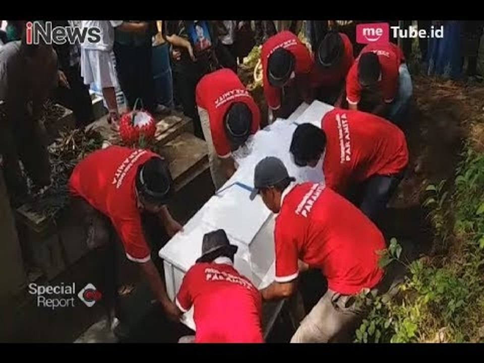 Isak Tangis Keluarga Iringi Pemakaman Siswi SMP yang Tewas Gantung Diri - Special Report 01/06