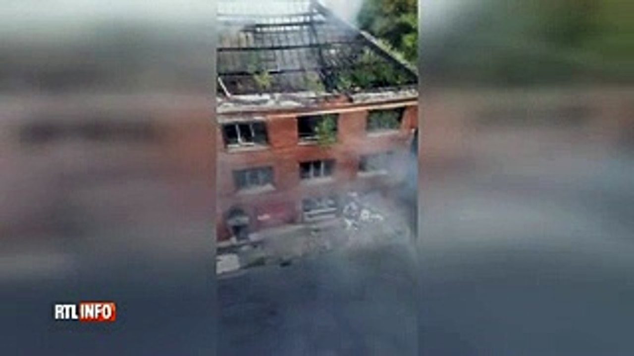 Excédée par les incendies en série dans sa rue à Charleroi, elle filme la scène