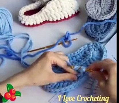 Crochet. Begin to Knit the Top of the Child's Slipper Crochet. Thick Yarn