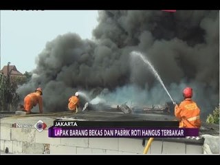 Скачать видео: Kebakaran di Kedoya, Lapak Barang Bekas dan Pabrik Roti Ludes Dilalap Api - iNews Sore 24/06