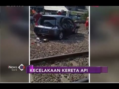 Video Amatir Sesaat Minibus dan Sepeda Motor Tertabrak Kereta di Tambora - iNews Sore 01/07