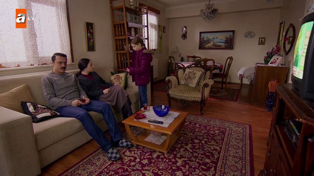 Ablasının doğum gününe gitmek isteyen Büşra! - Kırgın Çiçekler 26.Bölüm