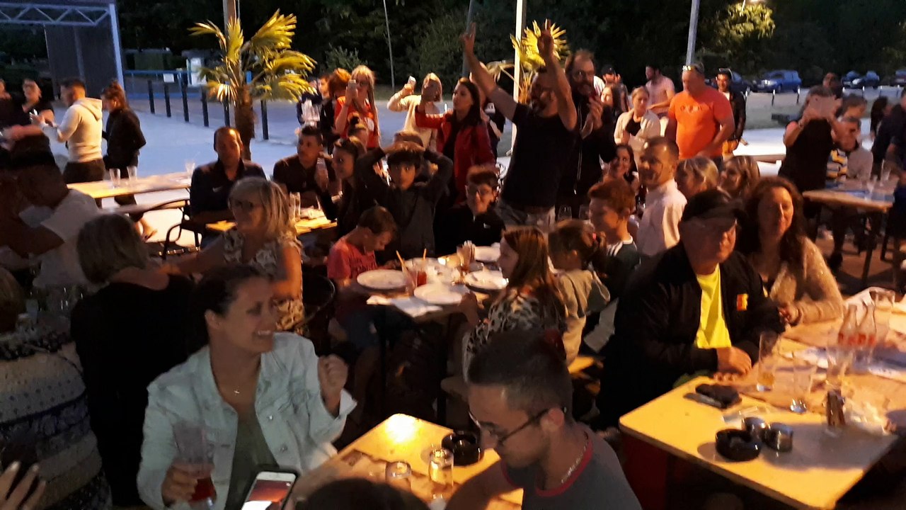 La fête à Vaivres-et-Montoile (Haute-Saône) après la victoire