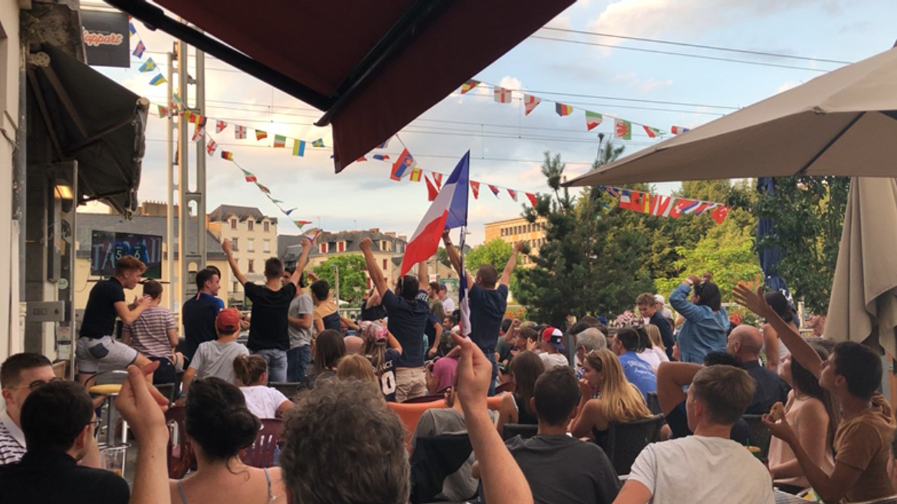 La ville explose de joie après la victoire des Bleus