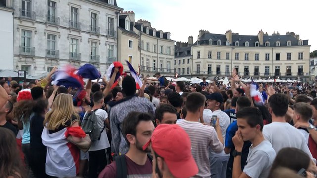 La folie dans le centre-ville après la victoire des Bleus