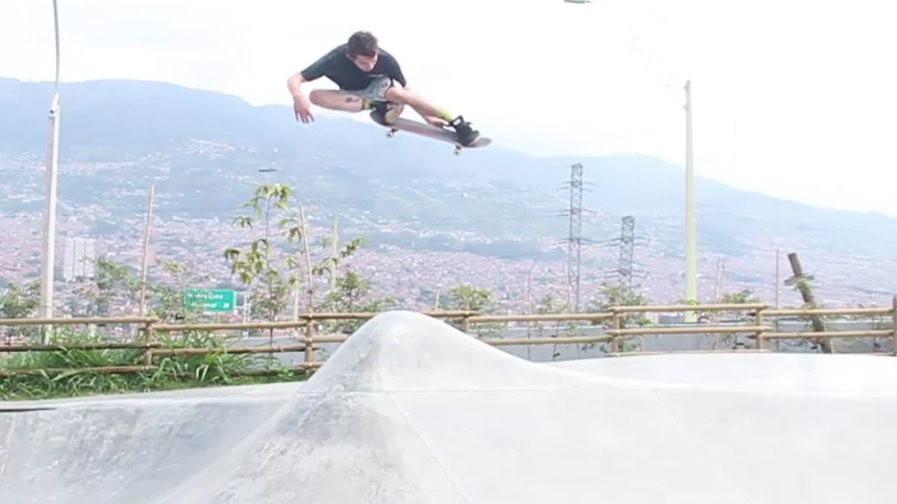 Arizona Iced Tea in Medellin Chimba De Parche Episode 2