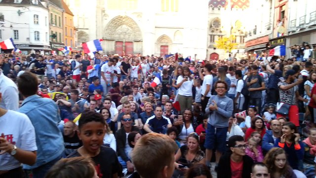 France Belgique après le but à Sens (Yonne)