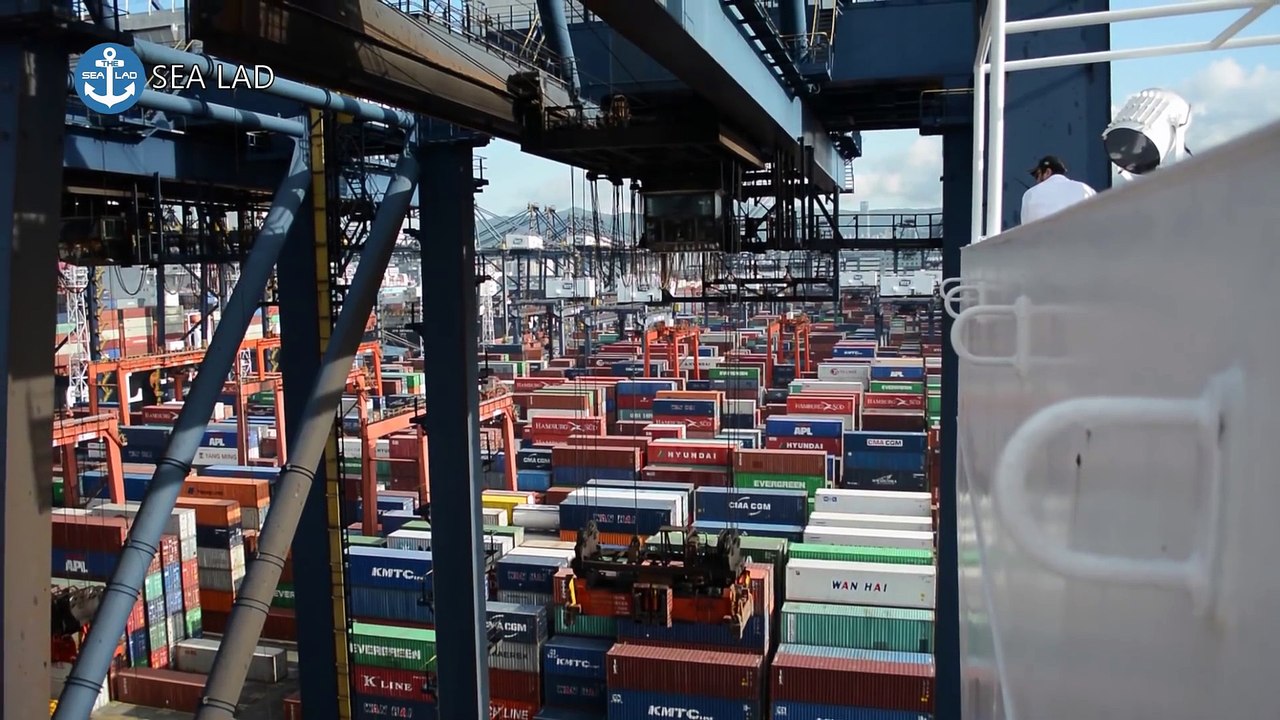 How it looks inside Container Ship _ On board video tour ( 1080 X 1920 ...