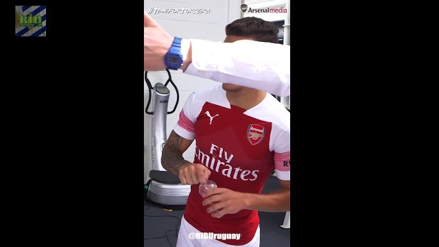 LUCAS TORREIRA EN EL ARSENAL (TUVO QUE HACER DE ACTOR UNAS CUANTAS VECES)