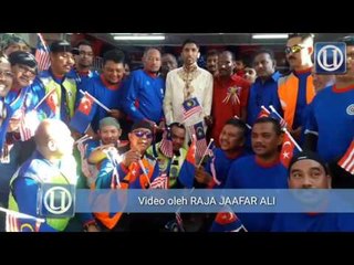 Pengantin abadi hari perkahwinan pada Hari Malaysia