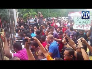 1,500 penduduk berarak bawa baldi desak Azmin selesai isu air