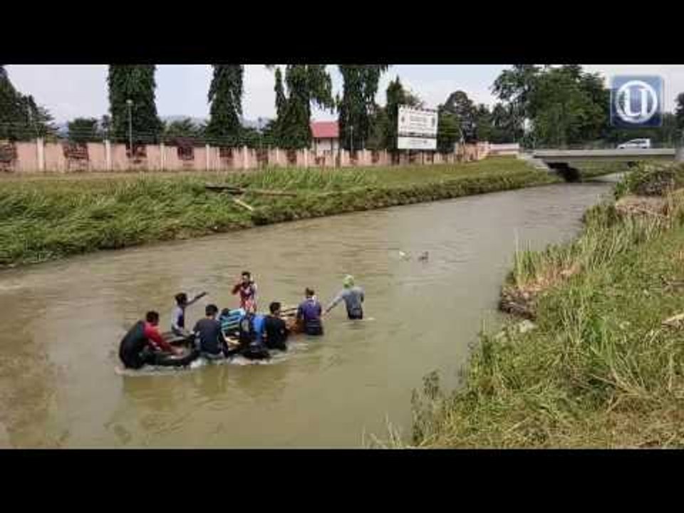 Adik-beradik buat rakit, menyelam cari mayat adik