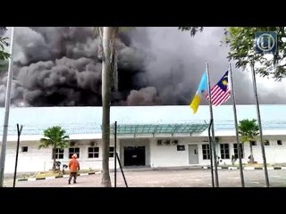 3 bangunan di kilang plastik terbakar