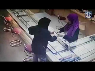 Wanita larikan gelang emas RM10,000 diburu
