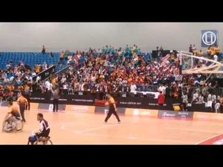 Skuad bola keranjang kerusi roda raih perak