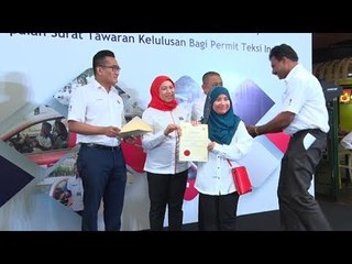 300 pemandu terima lesen teksi individu, geran RM5,000