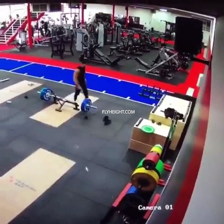 Guy Almost Lost His Man Card In The Gym