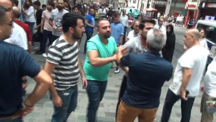 İstiklal Caddesi'nde turistlerin tekme tokat kavgası kamerada