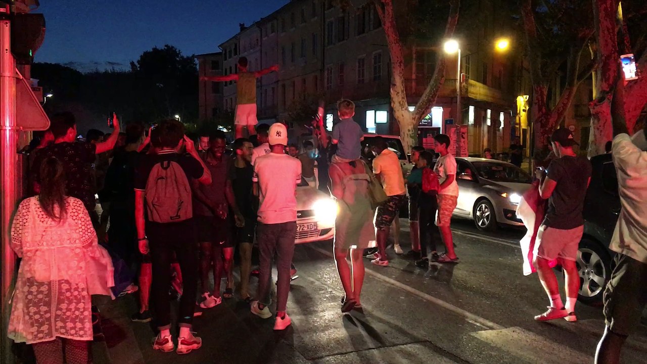 Carpentras : au croisement du boulevard Albin-Durand et de la place Aristide-Briand