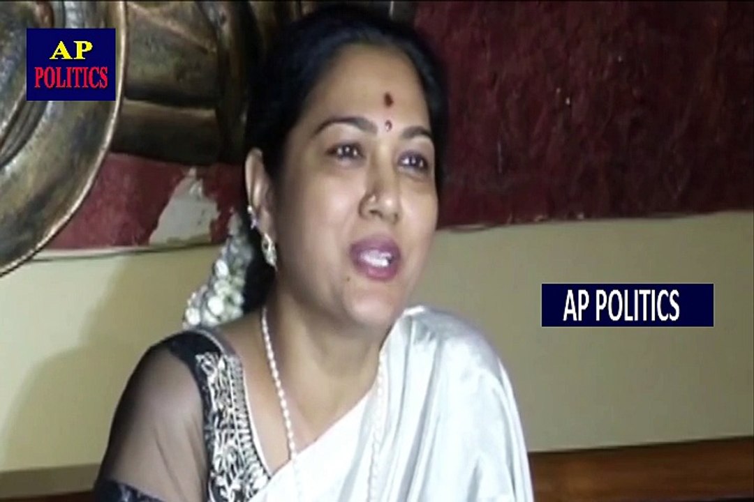శ్రీరెడ్డిని బట్టలు ఊడదీసి నడిరోడ్లో నిలబెట్టాడు హేమ_Actress Hema React To Media On Sri -AP Politics
