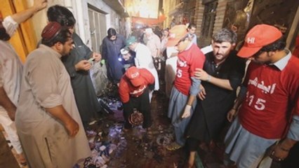 Sube a 20 el número de muertos en atentado en mitin electoral en Pakistán