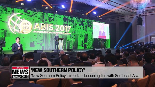 President Moon calls on Singapore to engage in future-oriented ties with South Korea