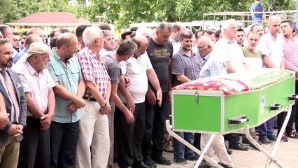 Mide ameliyatı sonrası hayatını kaybeden kız defnedildi - SAKARYA