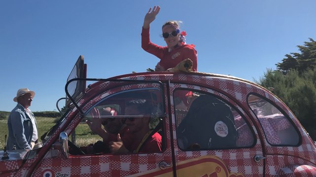 5e étape du Tour de France à bord de la 2CV limousine Cochonou