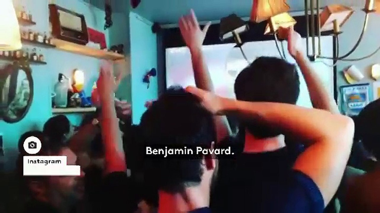 Pavard et sa "frappe de bâtard", les Champs-Élysées pour Kanté... Écoutez les chansons des supporters des Bleus