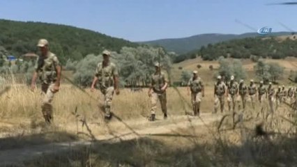 Askerler ve Köylüler Her Yerde 3 Yaşındaki Evrim'i Arıyor