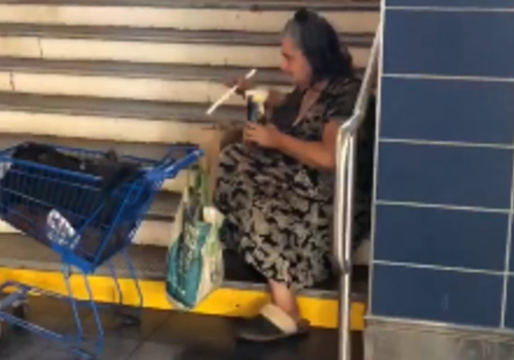 Heartwarming Footage Shows NYPD Helping Homeless Woman Celebrate Her Birthday