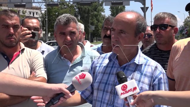 Таксистите на протест, незадоволни од новата локација за такси-станица кај Бит Пазар