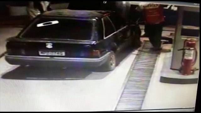 Carro com botijas de gás explode ao abastecer em posto de Vila Velha