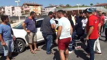 Antalya’da Motosiklet Kayarak,  Park Halindeki Otomobilin Altına Girdi: 1 Yaralı