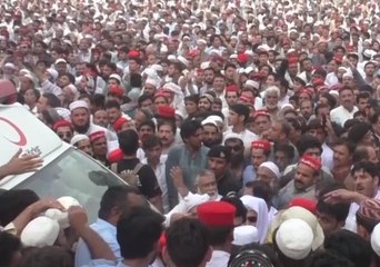 Crowd in Peshawar Gathers at Funeral for Politician Killed in Suicide Blast