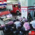 Ces pompiers Croates ne peuvent pas regarder la fin des tirs au but à cause de la sirène