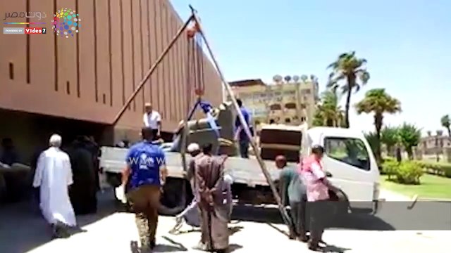 نقل تمثال الملك أمنحتب الثالث من الأقصر للمتحف الكبير بالعاصمة