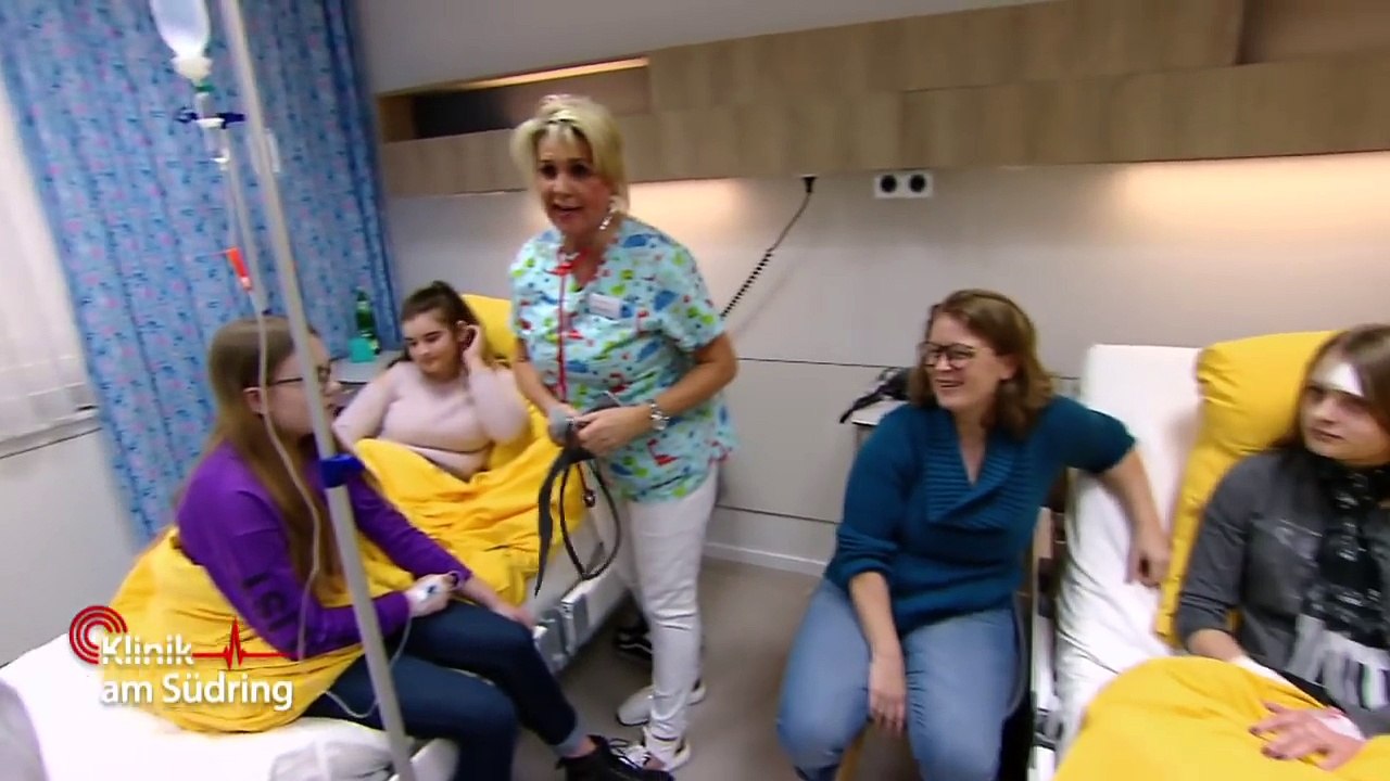 In Sportlehrer verknallt? Krankenhaus wegen Schmetterlingen im Bauch? | Klinik am Südring | SAT.1 TV