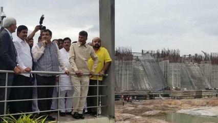 పోలవరం అంచనాలు భారీగా పెంచారు: నితిన్ గడ్కరీ, చంద్రబాబు వివరణ.