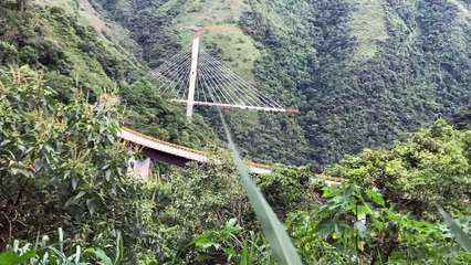 Kolombiya'da 9 işçinin öldüğü köprü inşaatı patlayıcılarla yıkıldı - BOGOTA