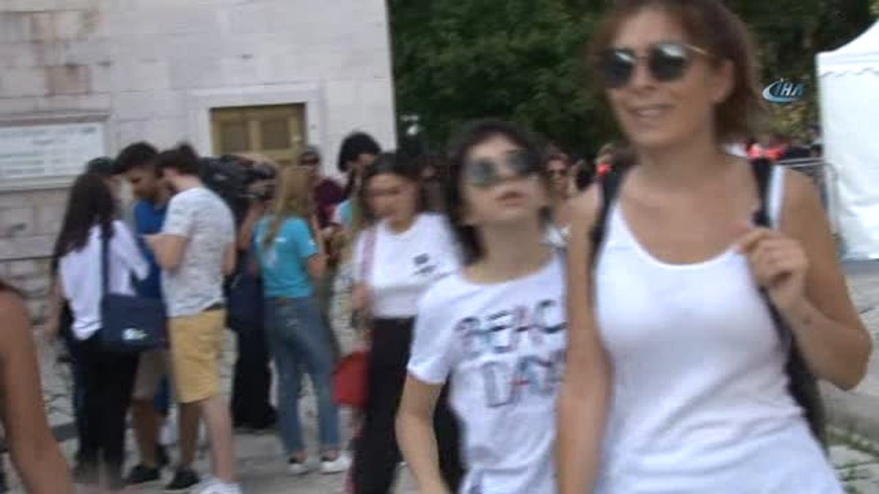 11 Yıl Aradan Sonra İstanbul'da Gerçekleşen Shakira Konserine Yoğun İlgi