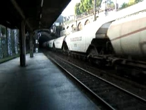 BB 67000 en tête d'un fret en gare de Rouen