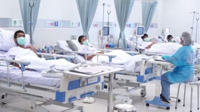 Thailand Cave Rescue से निकाले गए बच्चों का Video आया सामने, Hospital में लगी भीड़ | वनइंडिया हिन्दी