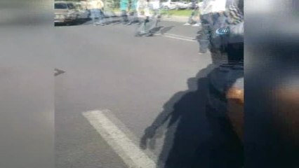 Yolun Karşısına Geçmeye Çalışan 2 Kişiye Otomobil Çarptı