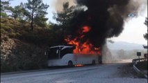 Otobüste başlayan yangın ormana sıçradı